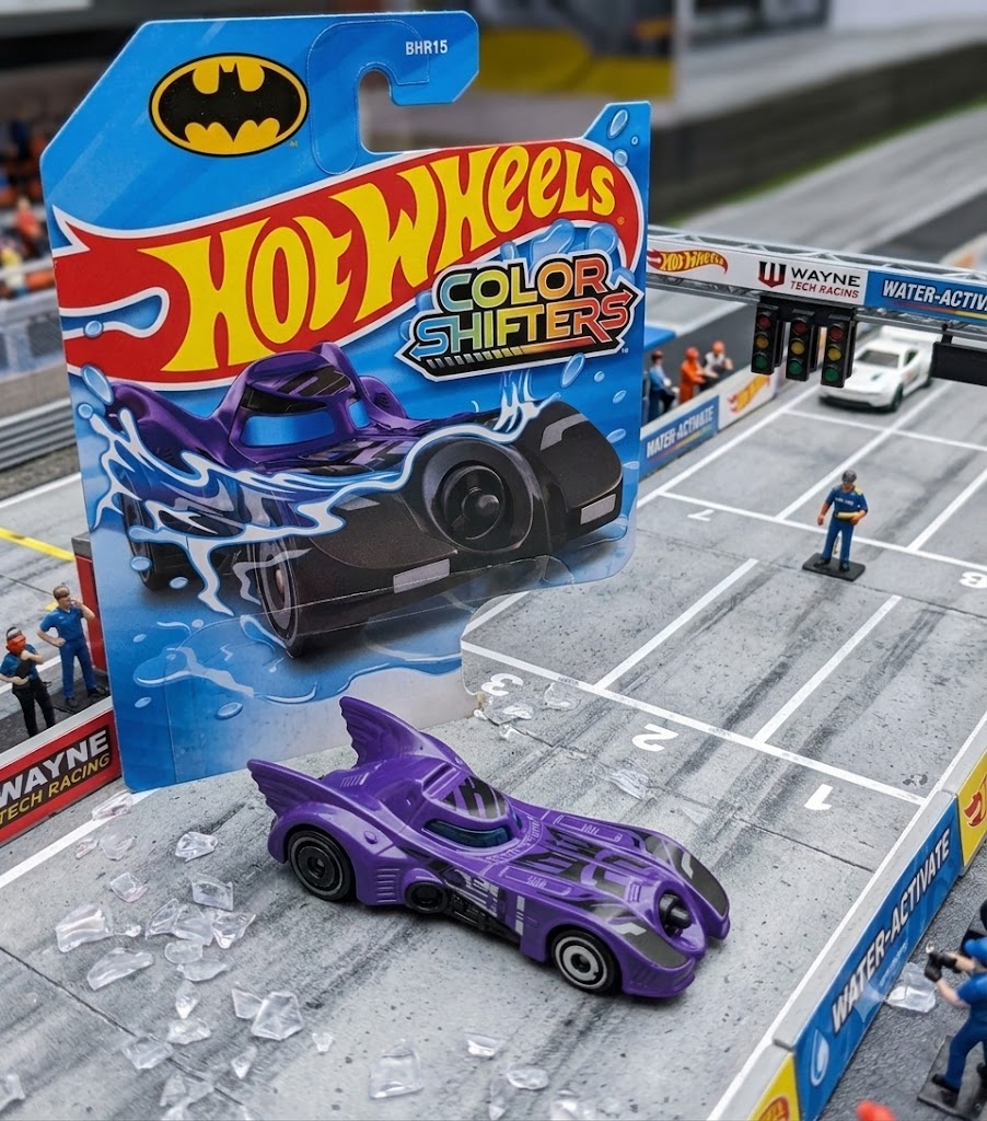 Hot Wheels Color Shifters Batman Batmobile (BHR15)