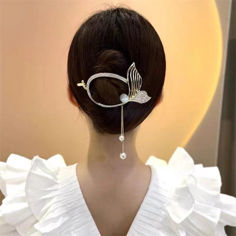 ✨🐚 Crystal Mermaid Tail Hair Clip | Elegant Pearl Drop Metal Hair Accessory (1 Pc) 🐚✨