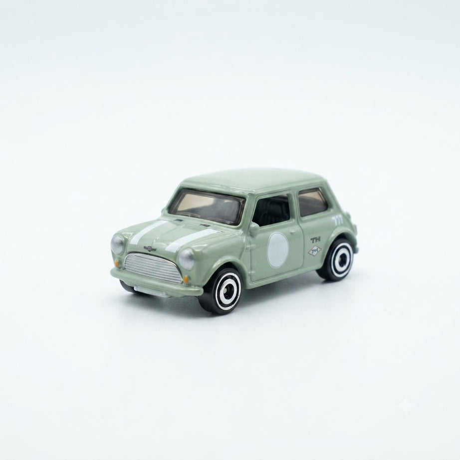 Hot Wheels Collectible Die-Cast Showcase: Austin Mini Cooper S & McMurtry Spéirling