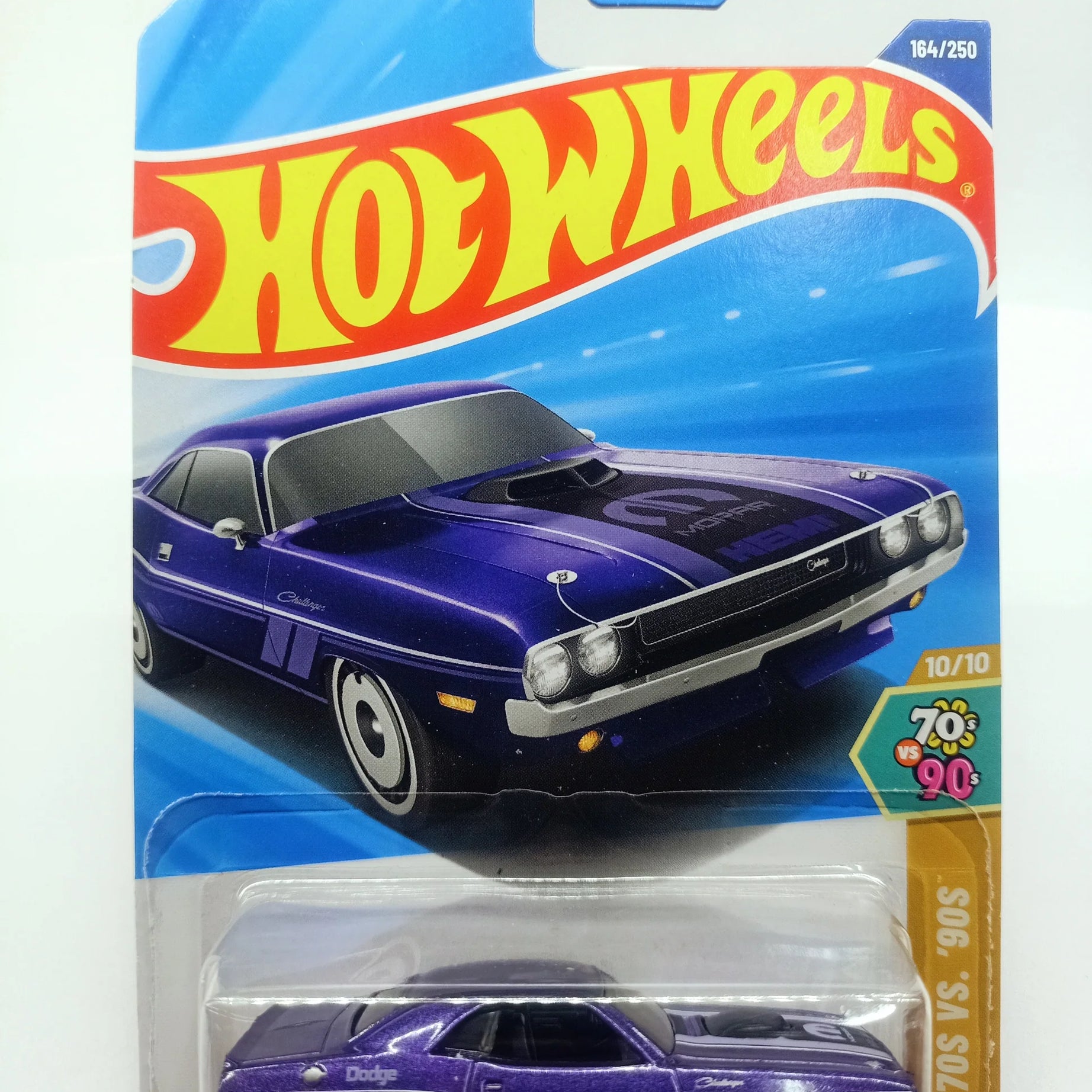 🔥🚗 Hot Wheels ’70 Dodge Hemi Challenger | Muscle Car Legend Die-Cast (1:64 Scale) 🚗🔥
